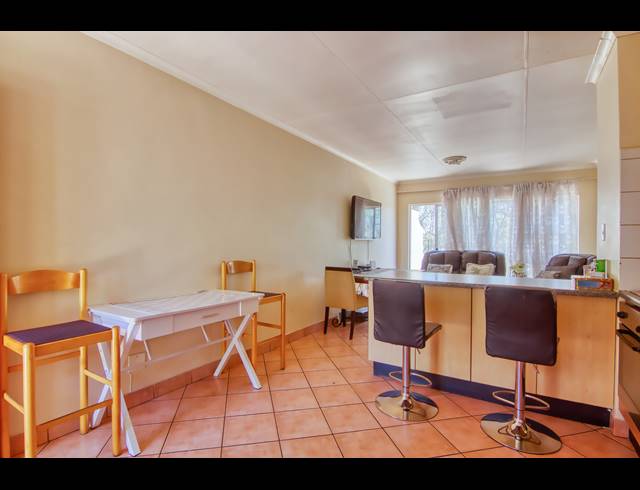 2 BEDROOM APARTMENT SOLD IN BRYANSTON